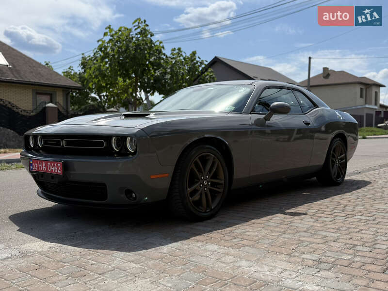 Купе Dodge Challenger 2017 в Киеве