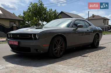 Купе Dodge Challenger 2017 в 