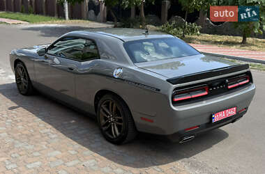 Купе Dodge Challenger 2017 в 