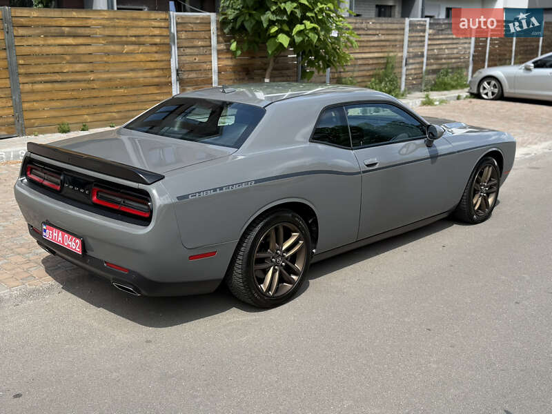 Купе Dodge Challenger 2017 в Киеве