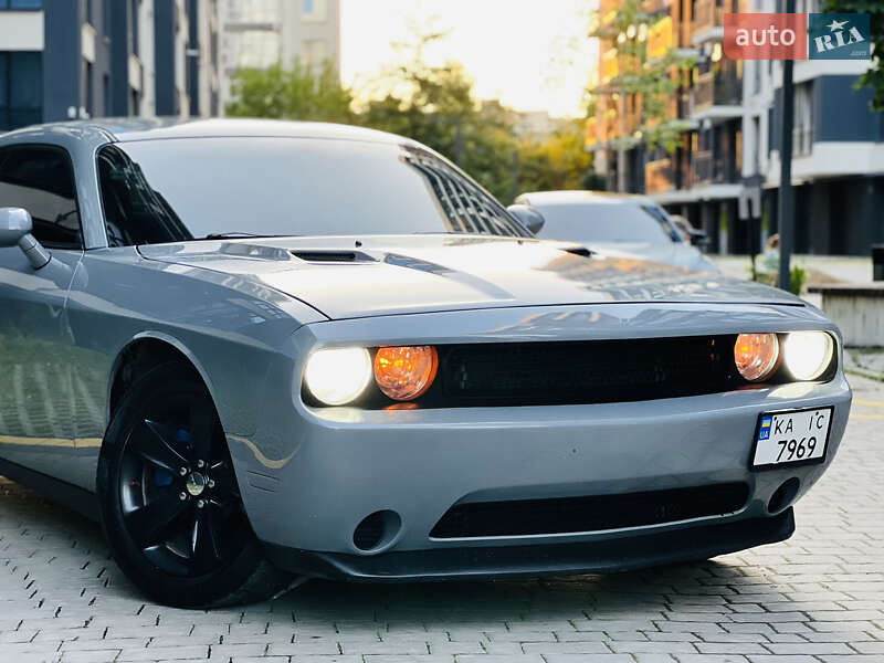 Купе Dodge Challenger 2013 в Ивано-Франковске