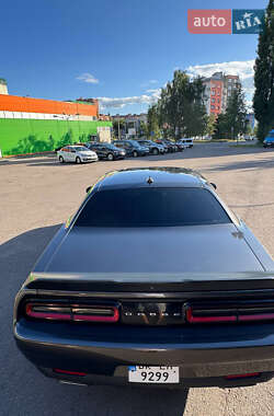 Купе Dodge Challenger 2019 в 