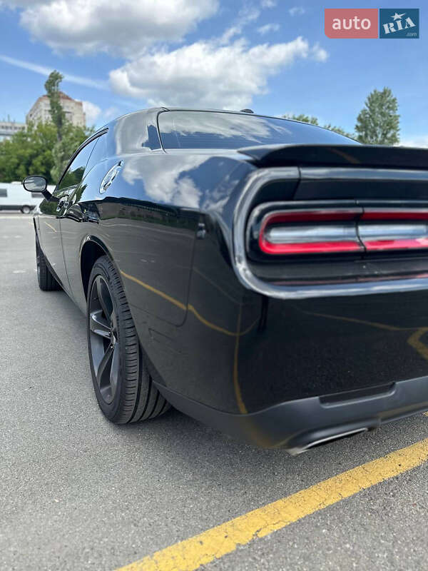 Купе Dodge Challenger 2017 в Києві фото 21 Купе Dodge Challenger 2017 в Києві