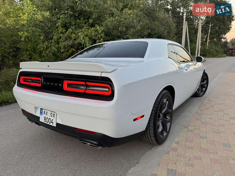 Купе Dodge Challenger 2019 в Харкові