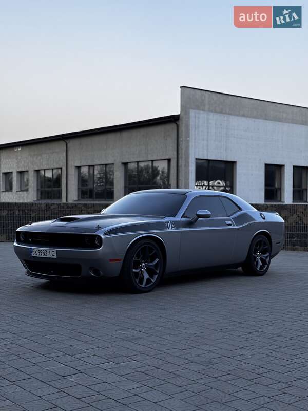 Купе Dodge Challenger 2017 в Ровно