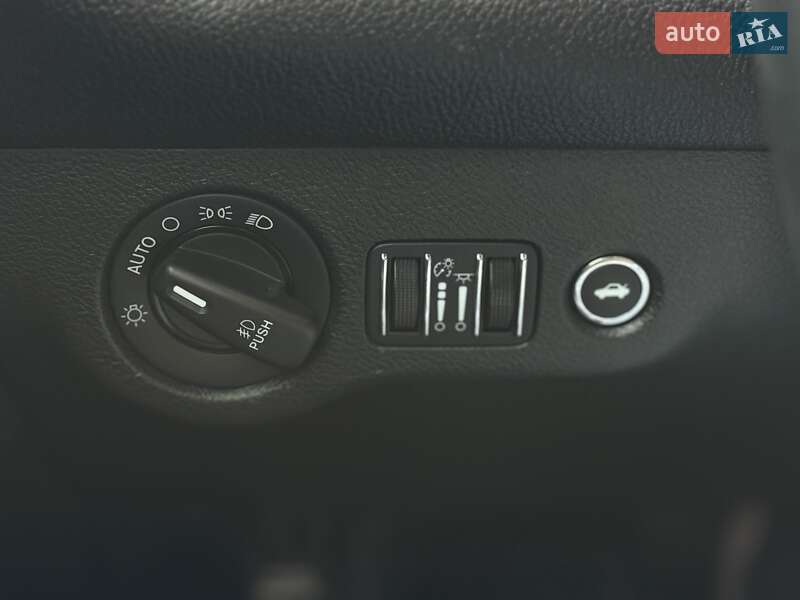 Купе Dodge Challenger 2017 в Києві фото 26 Купе Dodge Challenger 2017 в Києві