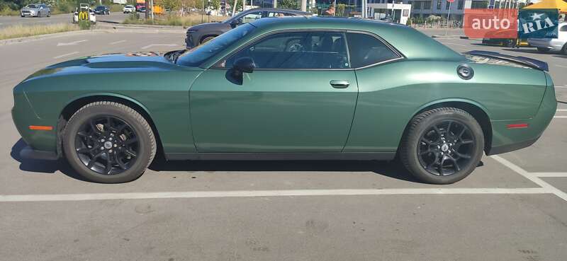 Купе Dodge Challenger 2017 в Вишневом