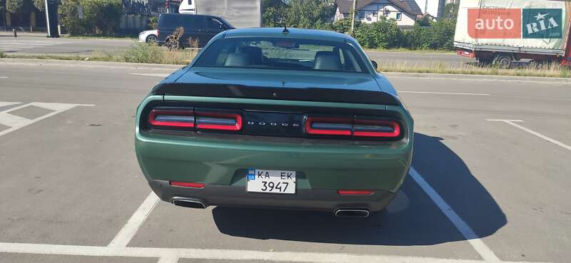 Купе Dodge Challenger 2017 в Вишневом