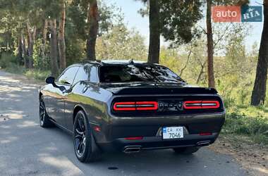 Купе Dodge Challenger 2017 в 