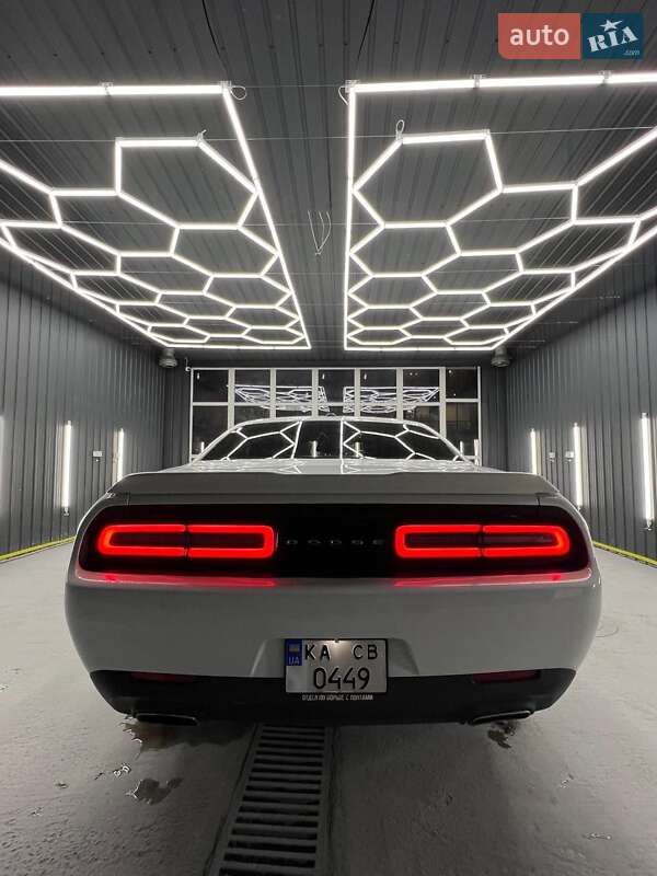 Купе Dodge Challenger 2015 в Киеве фото 6 Купе Dodge Challenger 2015 в Киеве