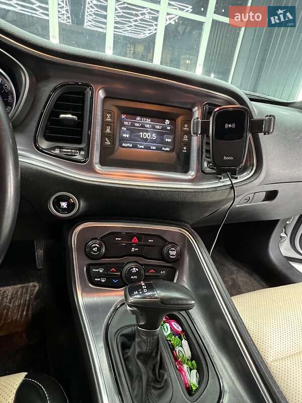 Купе Dodge Challenger 2015 в Киеве фото 10 Купе Dodge Challenger 2015 в Киеве