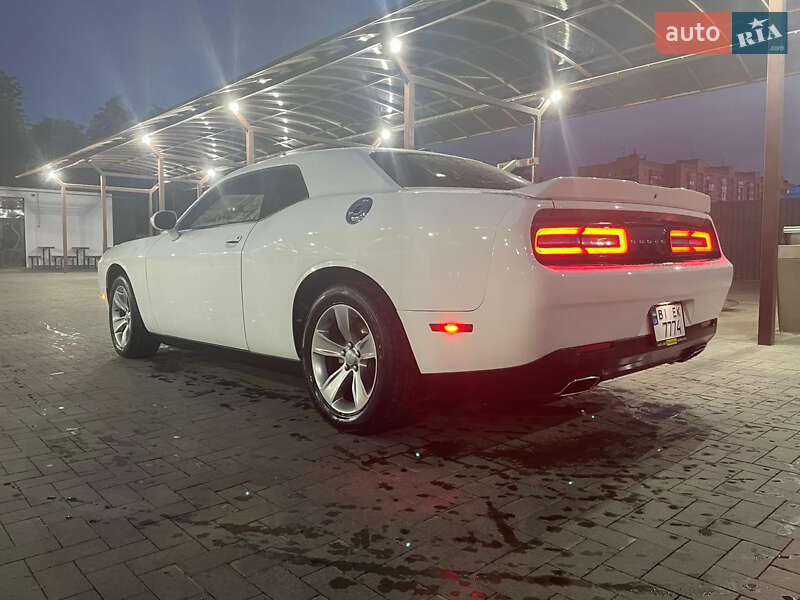 Купе Dodge Challenger 2021 в 