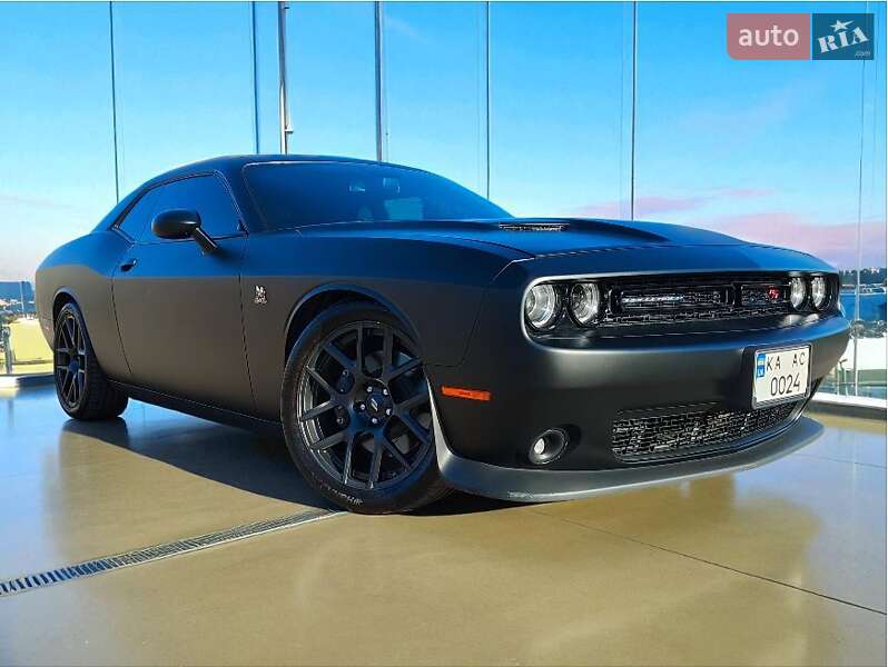 Купе Dodge Challenger 2017 в 