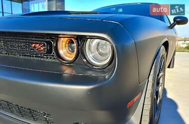 Купе Dodge Challenger 2017 в 