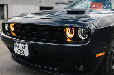 Купе Dodge Challenger 2017 в 