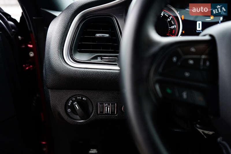 Купе Dodge Challenger 2019 в Житомире