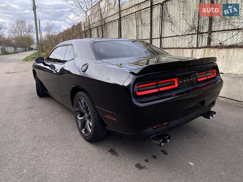 Купе Dodge Challenger 2017 в Києві фото 5 Купе Dodge Challenger 2017 в Києві