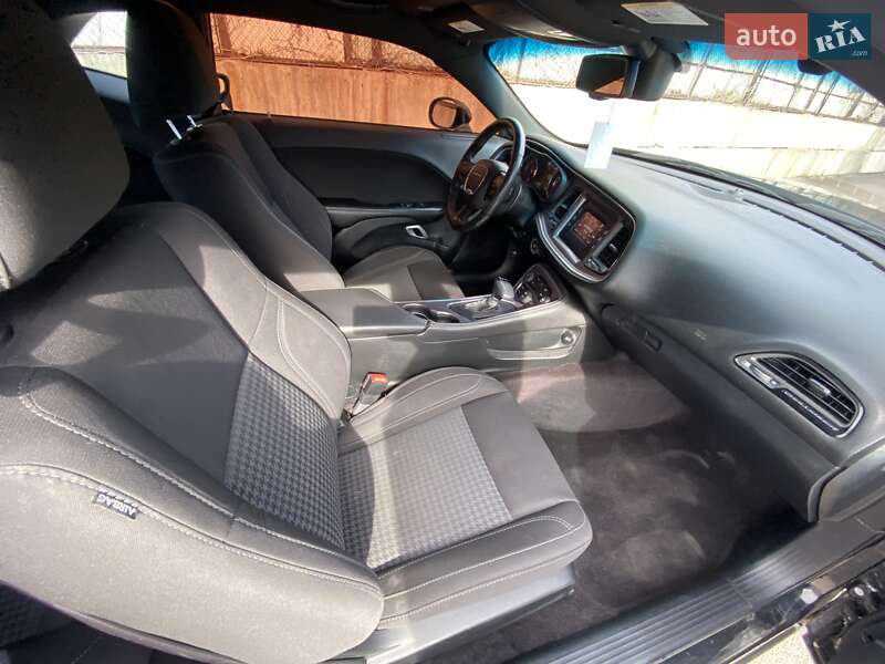 Купе Dodge Challenger 2017 в Києві фото 16 Купе Dodge Challenger 2017 в Києві