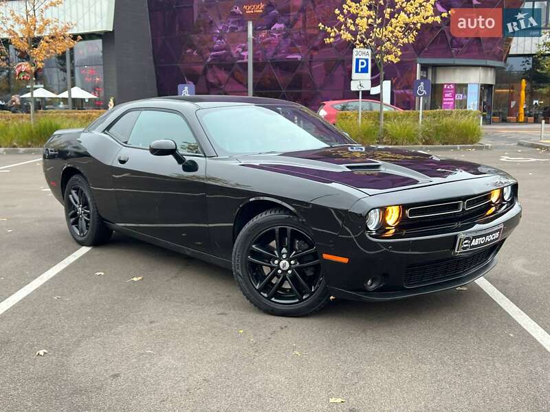 Купе Dodge Challenger 2019 в 