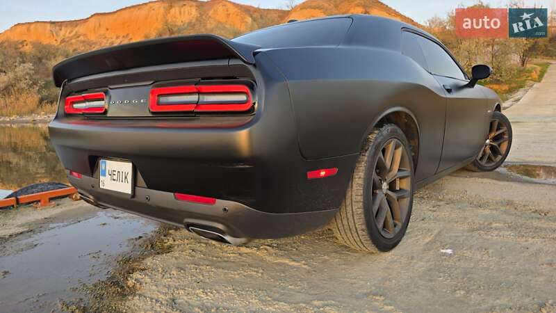 Купе Dodge Challenger 2017 в Нерубайське