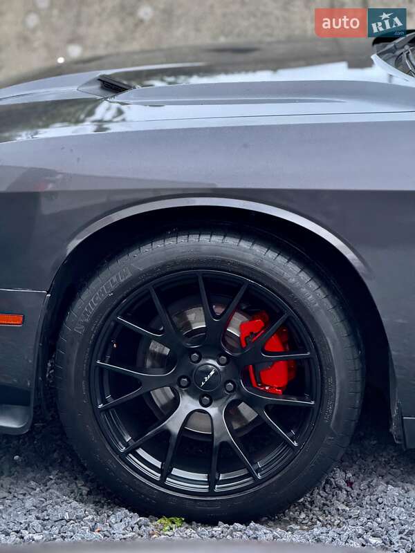 Купе Dodge Challenger 2016 в Львові