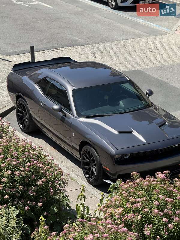 Купе Dodge Challenger 2016 в Львові