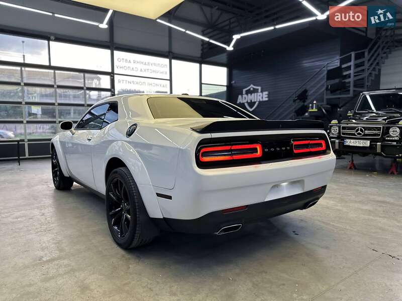 Купе Dodge Challenger 2016 в Чернівцях фото 10 Купе Dodge Challenger 2016 в Чернівцях