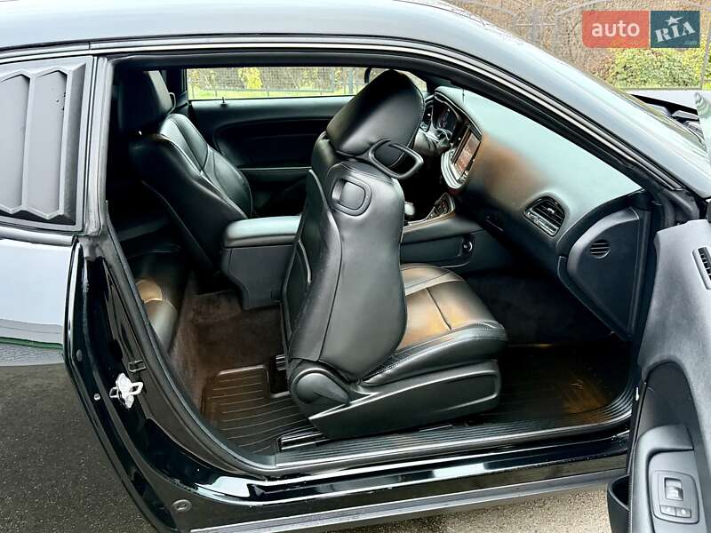 Купе Dodge Challenger 2016 в Киеве