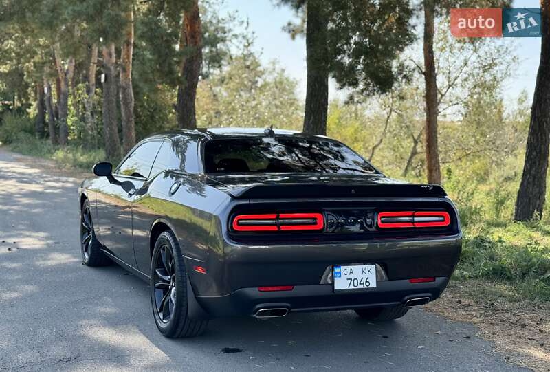Купе Dodge Challenger 2017 в Києві фото 5 Купе Dodge Challenger 2017 в Києві