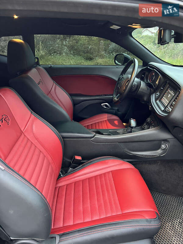 Купе Dodge Challenger 2017 в Львове