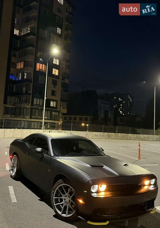 Купе Dodge Challenger 2016 в Киеве