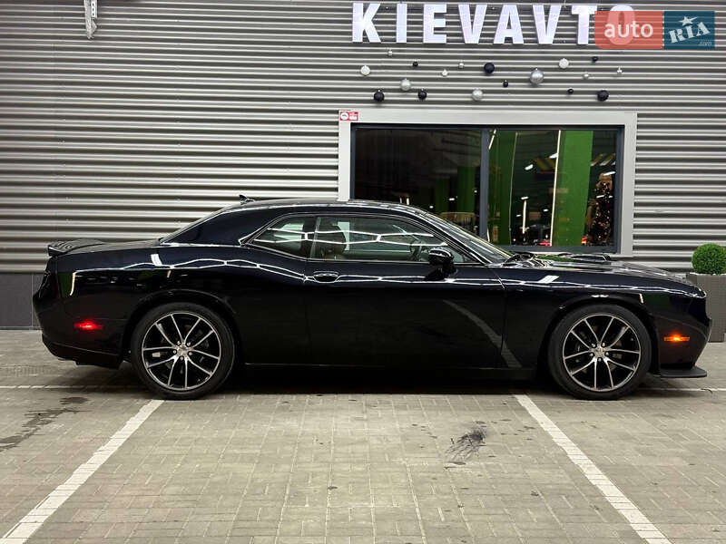 Купе Dodge Challenger 2016 в Киеве фото 4 Купе Dodge Challenger 2016 в Киеве
