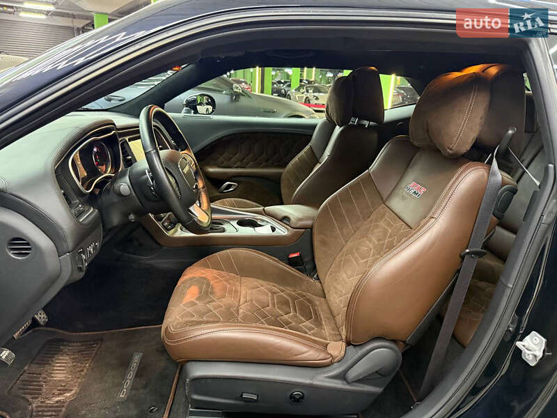 Купе Dodge Challenger 2016 в Киеве фото 10 Купе Dodge Challenger 2016 в Киеве