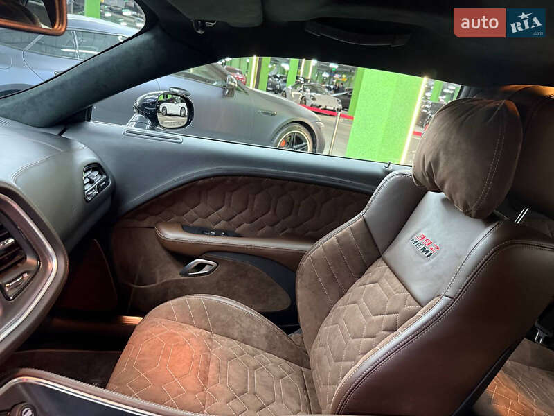 Купе Dodge Challenger 2016 в Киеве фото 12 Купе Dodge Challenger 2016 в Киеве