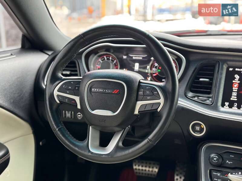 Купе Dodge Challenger 2016 в Киеве фото 24 Купе Dodge Challenger 2016 в Киеве