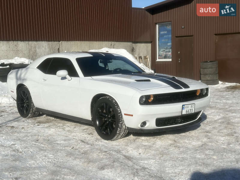 Купе Dodge Challenger 2016 в Рівному