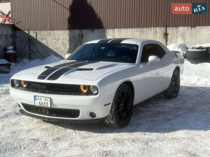 Купе Dodge Challenger 2016 в Рівному