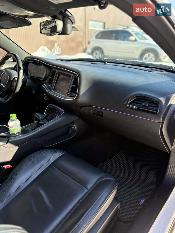 Купе Dodge Challenger 2016 в Рівному