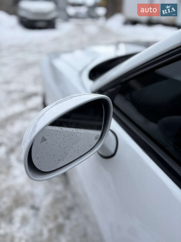 Купе Dodge Challenger 2016 в Рівному