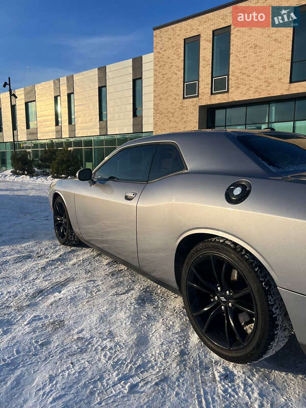 Купе Dodge Challenger 2017 в Хмельницком