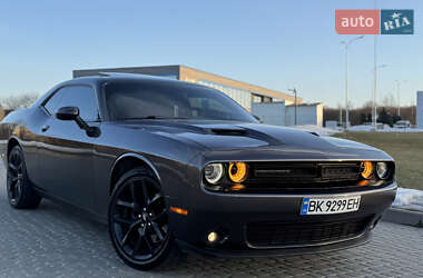 Купе Dodge Challenger 2019 в Львові