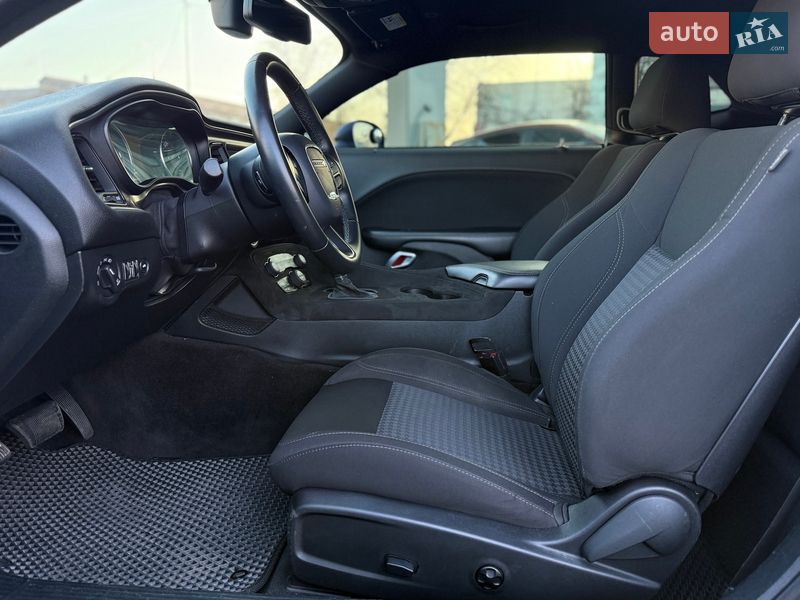 Купе Dodge Challenger 2017 в Киеве фото 16 Купе Dodge Challenger 2017 в Киеве