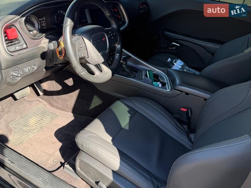 Купе Dodge Challenger 2017 в Києві фото 5 Купе Dodge Challenger 2017 в Києві