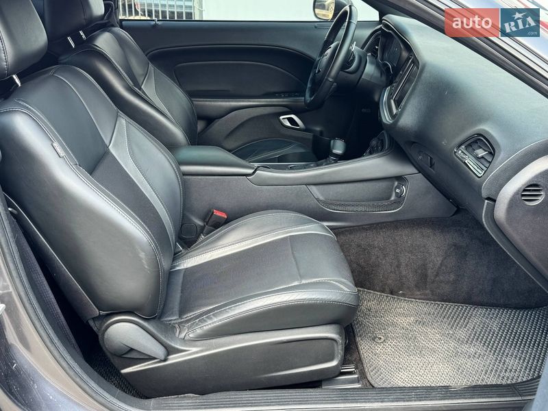 Купе Dodge Challenger 2016 в Киеве фото 10 Купе Dodge Challenger 2016 в Киеве