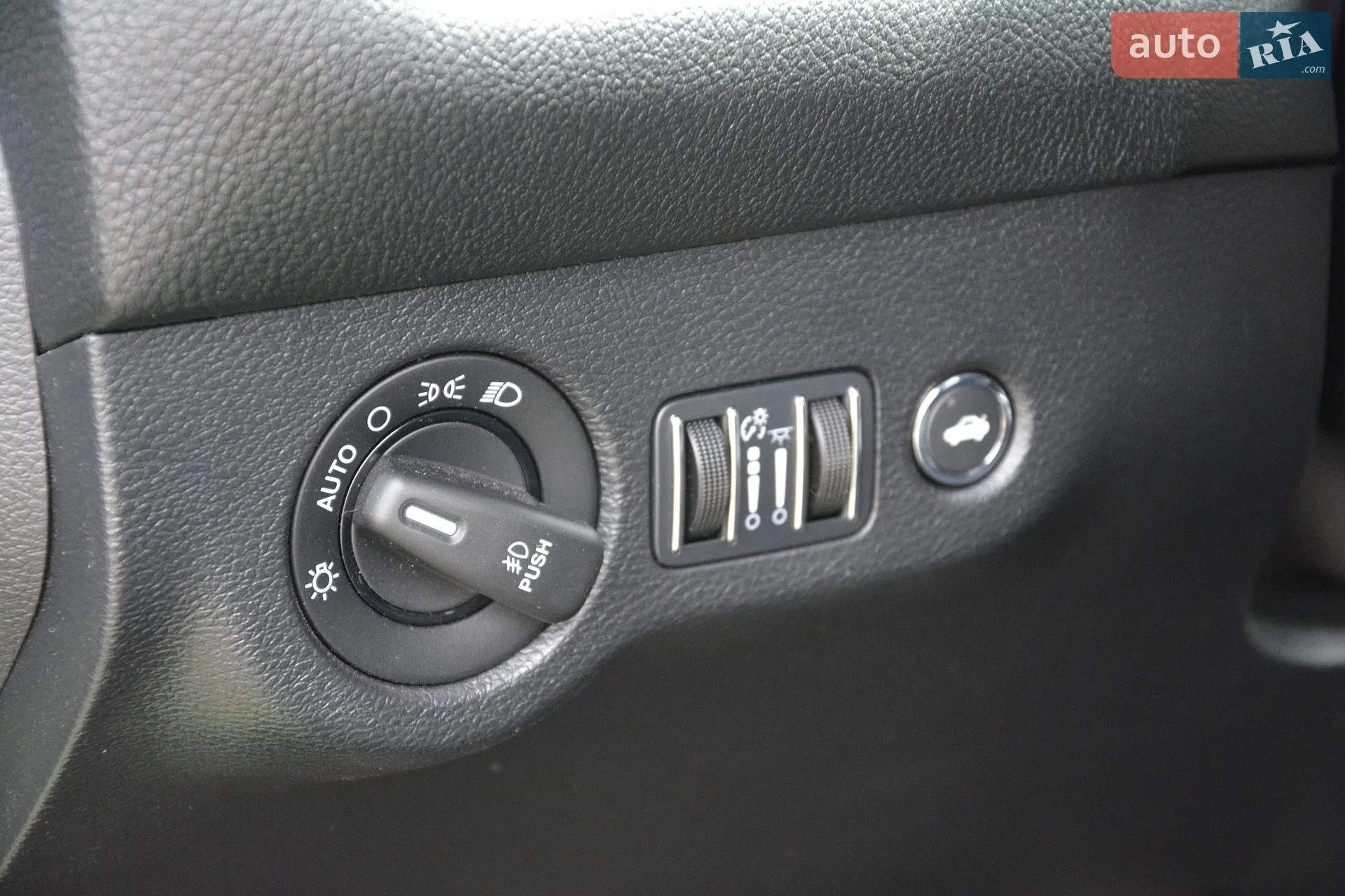 2015 Dodge Challenger - мініатюра 32