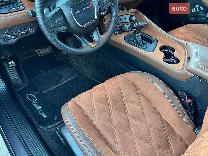 Купе Dodge Challenger 2016 в Киеве