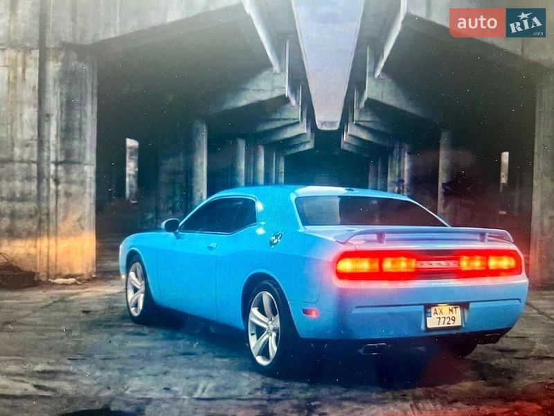 Купе Dodge Challenger 2012 в Львове