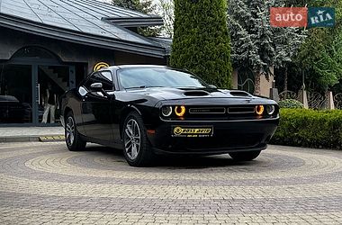 Купе Dodge Challenger 2018 в Львові