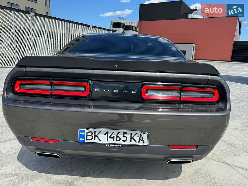 Купе Dodge Challenger 2019 в Львове