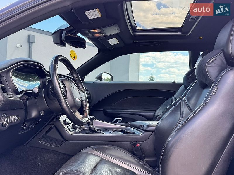 Купе Dodge Challenger 2019 в Львове